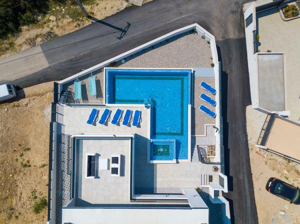 Villa Lacus Макарска Екстериор снимка